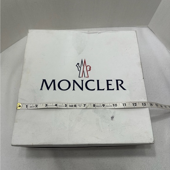 Moncler Authentic Paper Gift Storage Box 13.5 in x 13.5 in (Flawed See Photos) - Picture 9 of 10